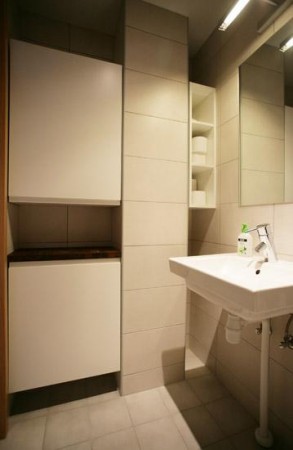vannitoa-mööbel-kapid-avade-täiteks-kavalalt-paigutatud-vannituba