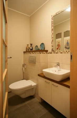 vannitoa-mööbel- tualett-väike-valamukapp-valge-kraanikauss  